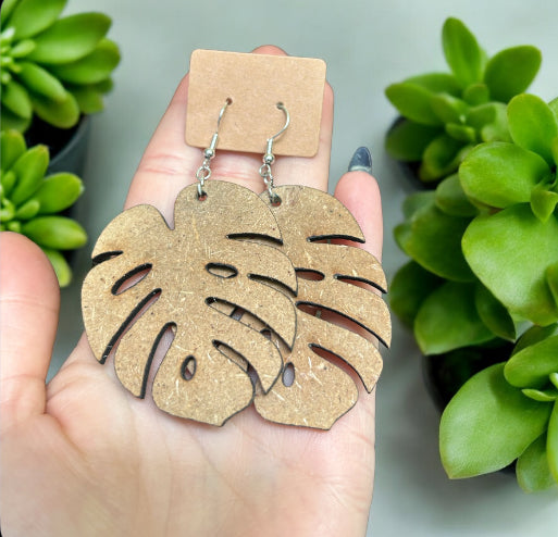 Ohrringe in Monstera-Form