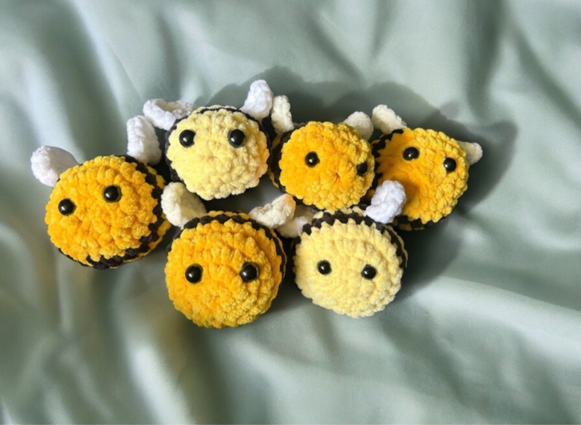 Handgemachte gehäkelte Mini- und Chonky-Bienen – entzückende Amigurumi-Plüschtiere