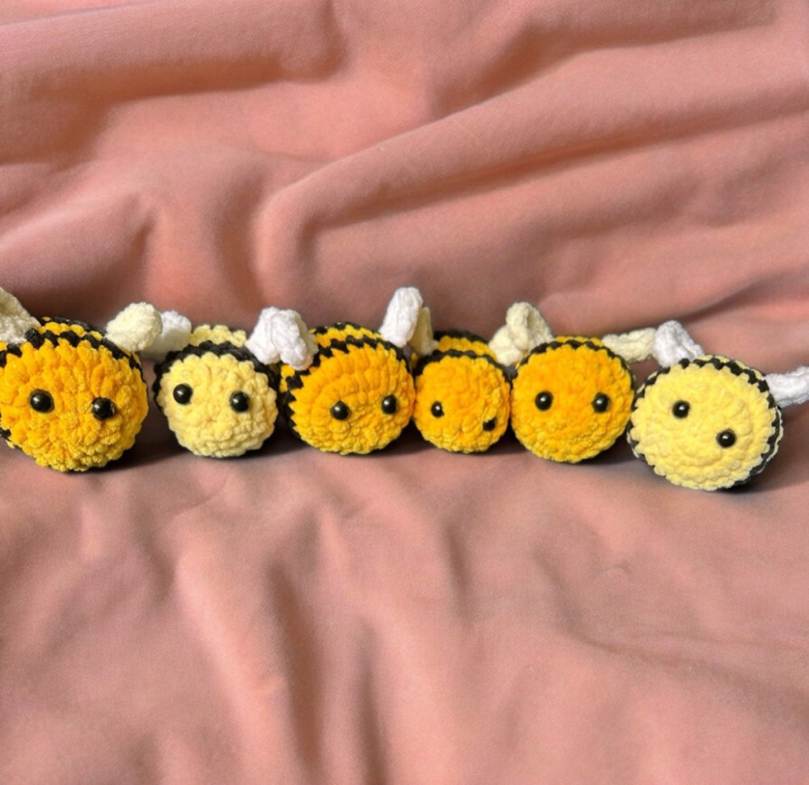 Handgemachte gehäkelte Mini- und Chonky-Bienen – entzückende Amigurumi-Plüschtiere